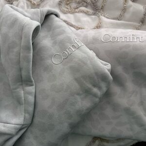 Comfrt Women's Gray Hoodie and Sweatpants Set